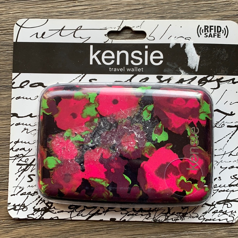 Kensie Travel Wallet